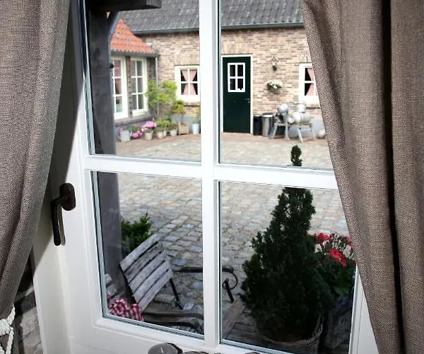 Hof Bed & Breakfast 3*