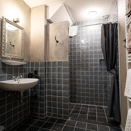 Oda ve Kahvaltı Hof 3*